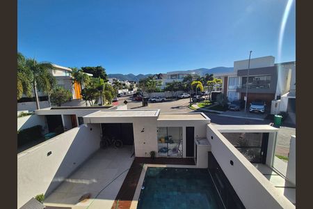 Casa de condomínio para alugar com 368m², 5 quartos e 2 vagas