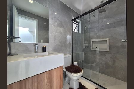 Casa de condomínio para alugar com 368m², 5 quartos e 2 vagas
