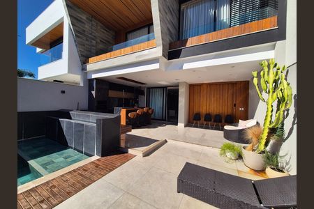 Casa de condomínio para alugar com 368m², 5 quartos e 2 vagas