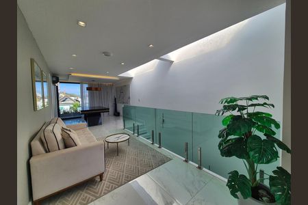 Casa de condomínio para alugar com 368m², 5 quartos e 2 vagas