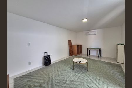 Casa de condomínio para alugar com 368m², 5 quartos e 2 vagas