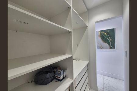 Casa de condomínio para alugar com 368m², 5 quartos e 2 vagas