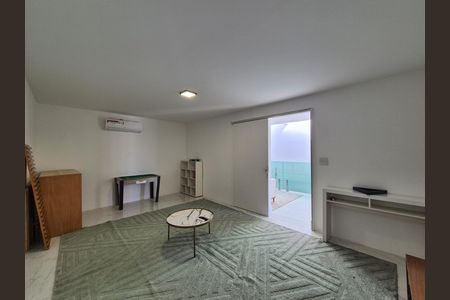 Casa de condomínio para alugar com 368m², 5 quartos e 2 vagas