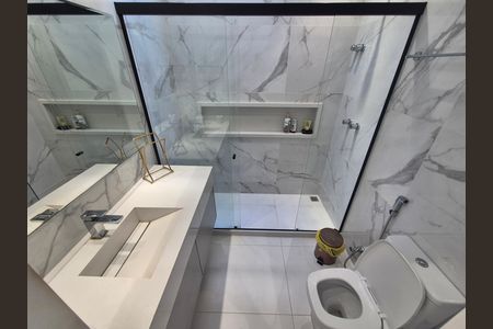 Casa de condomínio para alugar com 368m², 5 quartos e 2 vagas