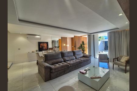 Casa de condomínio para alugar com 368m², 5 quartos e 2 vagas