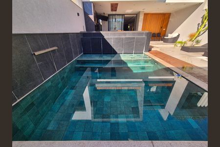 Casa de condomínio para alugar com 368m², 5 quartos e 2 vagas