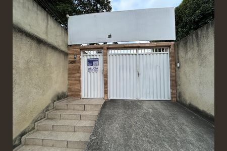 Fachada + placa de casa para alugar com 1 quarto, 70m² em Olinda, Nilópolis