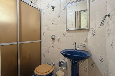 Banheiro de kitnet/studio para alugar com 1 quarto, 32m² em Gonzaga, Santos