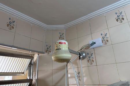 Banheiro de kitnet/studio para alugar com 1 quarto, 32m² em Gonzaga, Santos