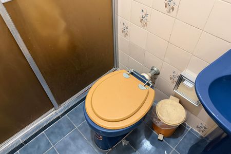 Banheiro de kitnet/studio para alugar com 1 quarto, 32m² em Gonzaga, Santos