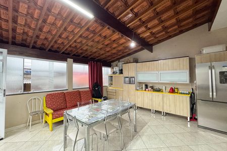 Casa à venda com 100m², 3 quartos e 2 vagasCozinha 