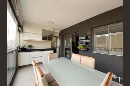 Apartamento à venda com 72m², 2 quartos e 1 vaga Apartamento à venda com 72m², 2 quartos e 1 vagaVaranda