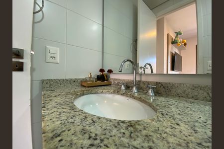 Apartamento à venda com 72m², 2 quartos e 1 vaga Apartamento à venda com 72m², 2 quartos e 1 vagaBanheiro da Suíte