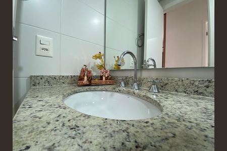 Apartamento à venda com 72m², 2 quartos e 1 vaga Apartamento à venda com 72m², 2 quartos e 1 vagaBanheiro Social