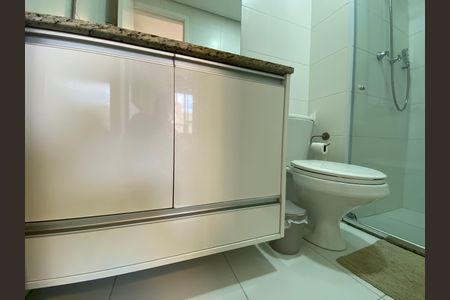 Apartamento à venda com 72m², 2 quartos e 1 vaga Apartamento à venda com 72m², 2 quartos e 1 vagaBanheiro da Suíte