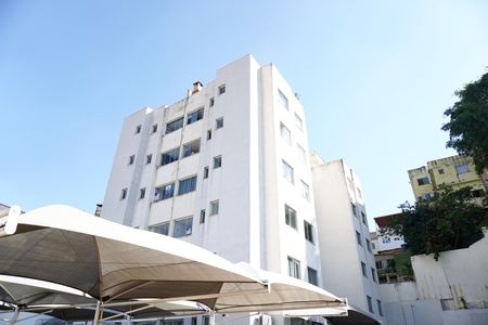 Apartamento para alugar com 50m², 2 quartos e 1 vaga Apartamento para alugar com 50m², 2 quartos e 1 vagaFachada