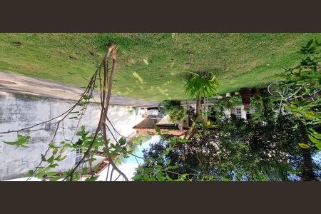 Casa à venda com 305m², 5 quartos e 6 vagasArvores frutíferas 