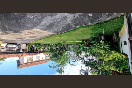 Casa à venda com 305m², 5 quartos e 6 vagasCasa com jardim e varanda