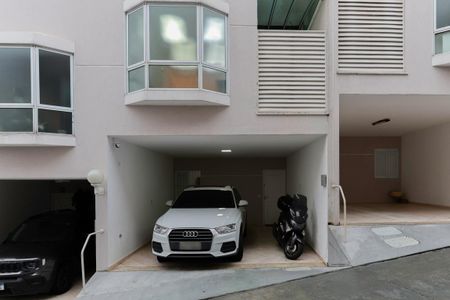Casa de condomínio para alugar com 200m², 3 quartos e 2 vagasFachada da casa
