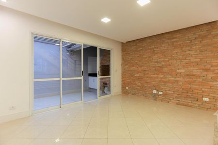 Sala de estar de casa de condomínio para alugar com 3 quartos, 200m² em Santa Teresinha, São Paulo