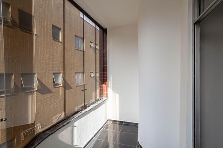 Varanda da sala  de apartamento para alugar com 3 quartos, 90m² em Alto Caiçaras, Belo Horizonte