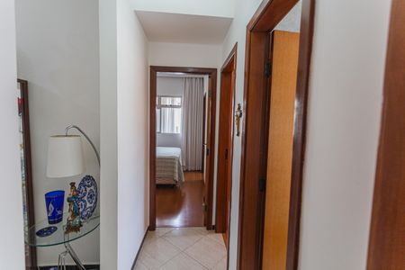 Corredor de apartamento à venda com 3 quartos, 82m² em Palmares, Belo Horizonte