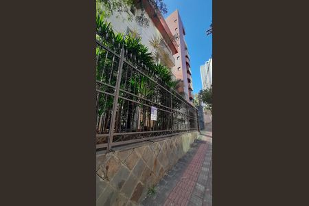 Placa instalada de apartamento à venda com 3 quartos, 180m² em Serra, Belo Horizonte