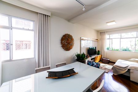 Apartamento à venda com 180m², 3 quartos e 3 vagas Apartamento à venda com 180m², 3 quartos e 3 vagasSala