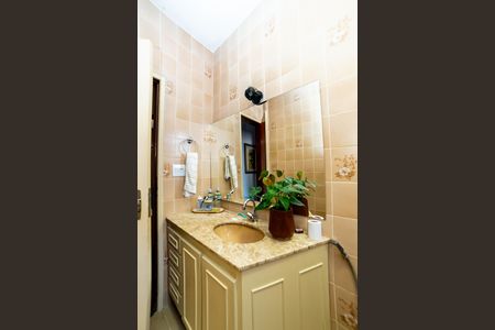 Apartamento à venda com 180m², 3 quartos e 3 vagas Apartamento à venda com 180m², 3 quartos e 3 vagasBanheiro Social