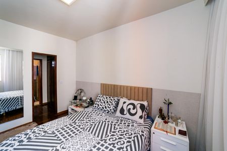 Apartamento à venda com 180m², 3 quartos e 3 vagas Apartamento à venda com 180m², 3 quartos e 3 vagasSuíte