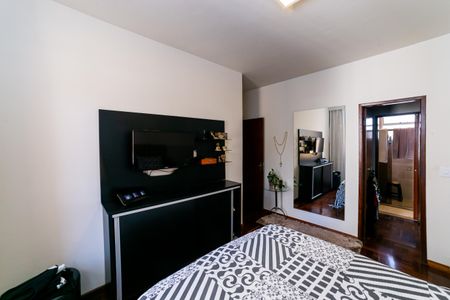 Apartamento à venda com 180m², 3 quartos e 3 vagas Apartamento à venda com 180m², 3 quartos e 3 vagasSuíte