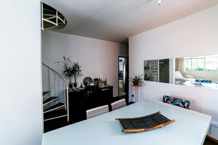 Apartamento à venda com 180m², 3 quartos e 3 vagas Apartamento à venda com 180m², 3 quartos e 3 vagasSala