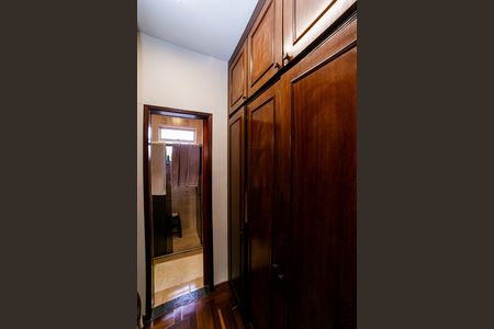 Apartamento à venda com 180m², 3 quartos e 3 vagas Apartamento à venda com 180m², 3 quartos e 3 vagasCloset da suíte