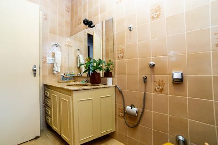 Apartamento à venda com 180m², 3 quartos e 3 vagas Apartamento à venda com 180m², 3 quartos e 3 vagasBanheiro Social