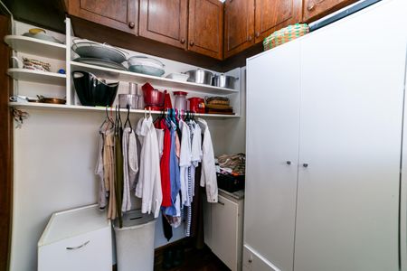 Apartamento à venda com 180m², 3 quartos e 3 vagas Apartamento à venda com 180m², 3 quartos e 3 vagasQuarto de Serviço