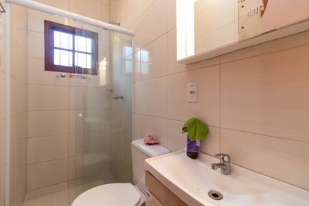 Banheiro da suíte de casa para alugar com 2 quartos, 112m² em São José, Porto Alegre