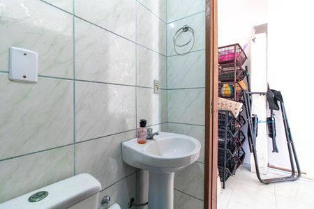 Casa para alugar com 112m², 2 quartos e sem vagaBanheiro da edícula