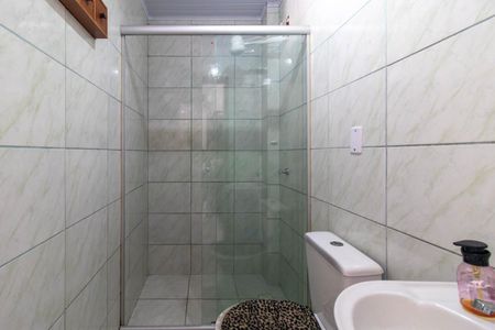 Casa para alugar com 112m², 2 quartos e sem vagaBanheiro da edícula
