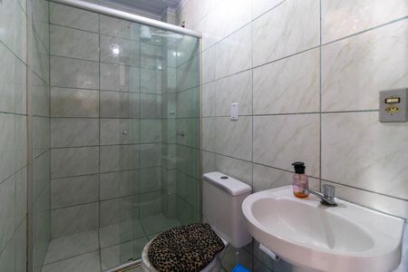 Casa para alugar com 112m², 2 quartos e sem vagaBanheiro da edícula