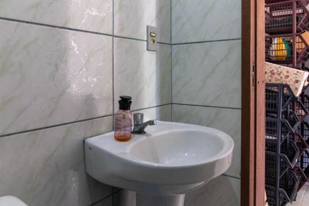 Casa para alugar com 112m², 2 quartos e sem vagaBanheiro da edícula