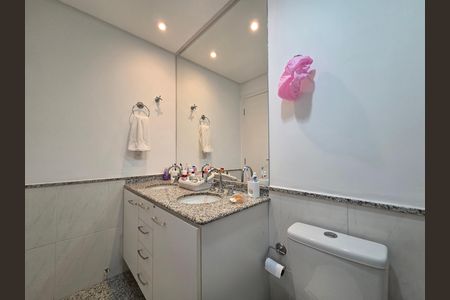 Apartamento para alugar com 140m², 3 quartos e 2 vagas Apartamento para alugar com 140m², 3 quartos e 2 vagasBanheiro da Suíte 1