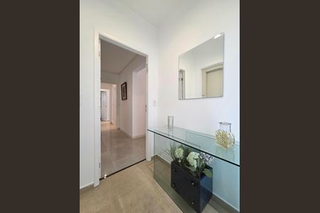 Apartamento para alugar com 140m², 3 quartos e 2 vagas Apartamento para alugar com 140m², 3 quartos e 2 vagasHall de entrada