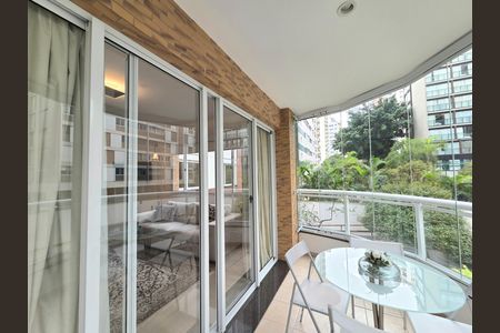 Apartamento para alugar com 140m², 3 quartos e 2 vagas Apartamento para alugar com 140m², 3 quartos e 2 vagasVaranda