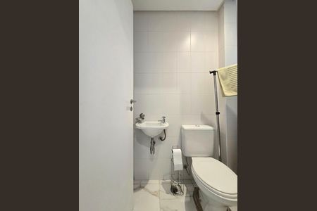 Apartamento para alugar com 140m², 3 quartos e 2 vagas Apartamento para alugar com 140m², 3 quartos e 2 vagasBanheiro de serviço