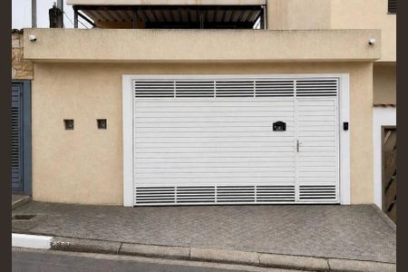 Casa para alugar com 130m², 2 quartos e 2 vagas Casa para alugar com 130m², 2 quartos e 2 vagasFachada