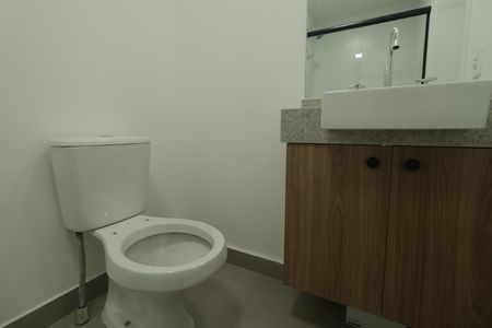 Banheiro de kitnet/studio para alugar com 1 quarto, 26m² em Vila Mariana, São Paulo