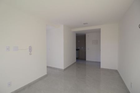 Sala de apartamento para alugar com 2 quartos, 68m² em Taquara, Rio de Janeiro