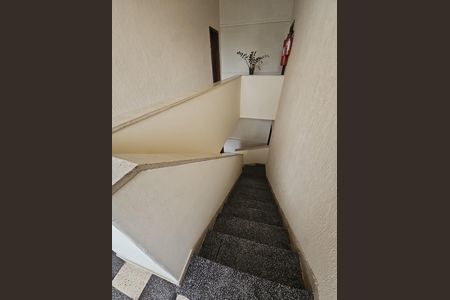Apartamento para alugar com 50m², 2 quartos e 1 vaga Apartamento para alugar com 50m², 2 quartos e 1 vagaEscada
