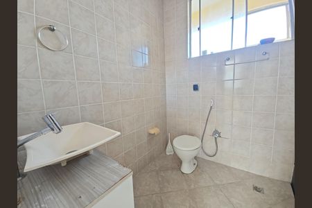 Banheiro de apartamento para alugar com 2 quartos, 50m² em Canela, Salvador