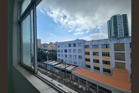 vista da sala de apartamento para alugar com 2 quartos, 50m² em Canela, Salvador